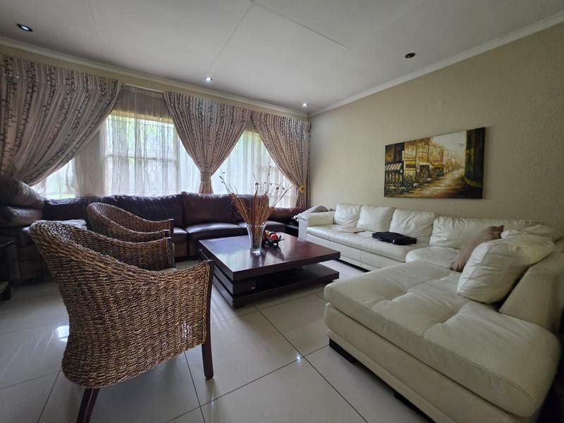 6 Bedroom Property for Sale in Brackenhurst Gauteng