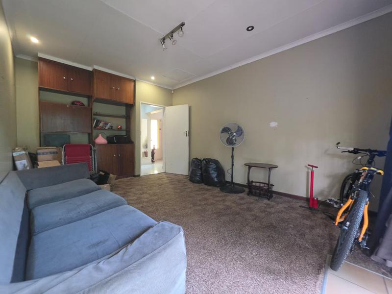 6 Bedroom Property for Sale in Brackenhurst Gauteng