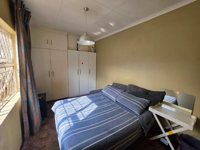 6 Bedroom Property for Sale in Brackenhurst Gauteng