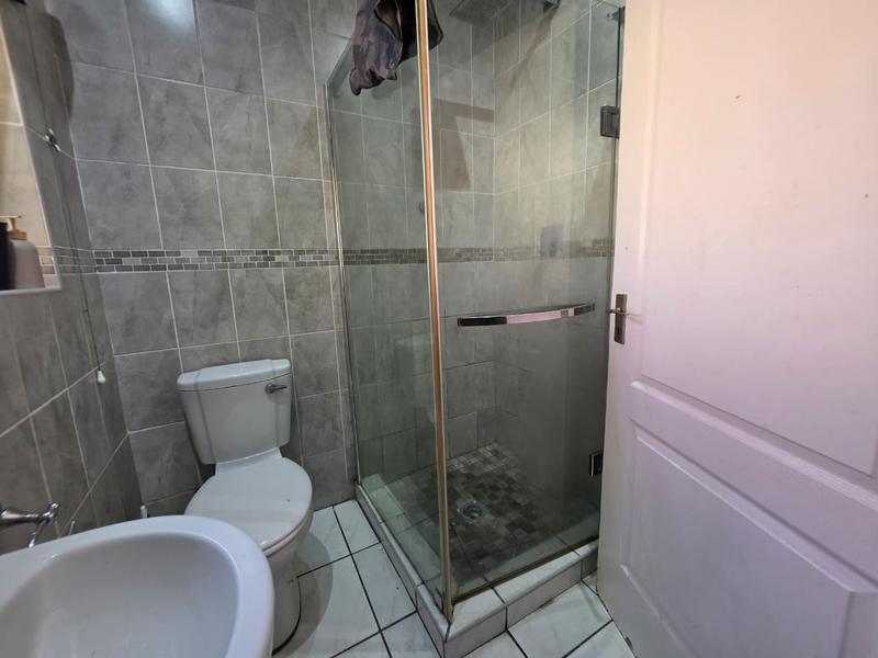 6 Bedroom Property for Sale in Brackenhurst Gauteng