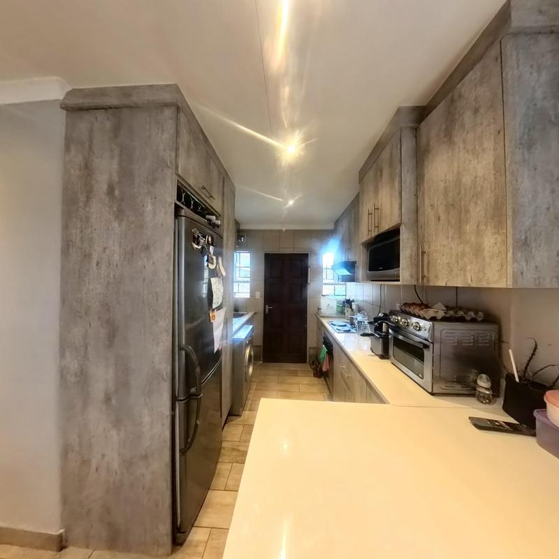 3 Bedroom Property for Sale in Clayville Gauteng