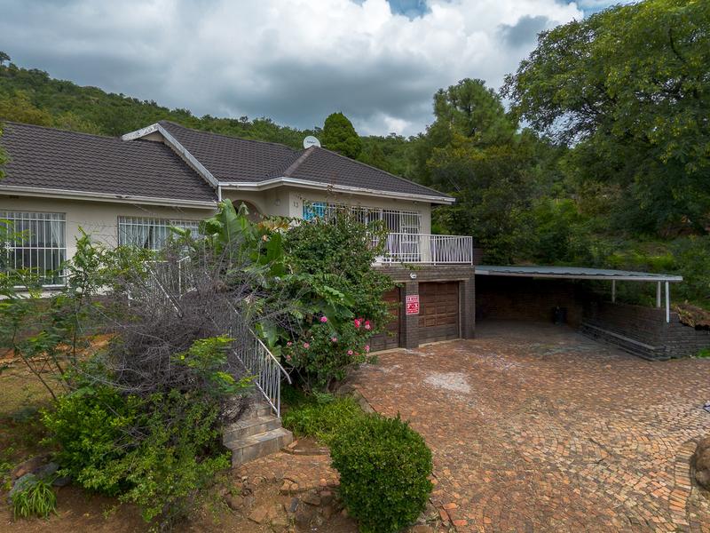 4 Bedroom Property for Sale in Mondeor Gauteng