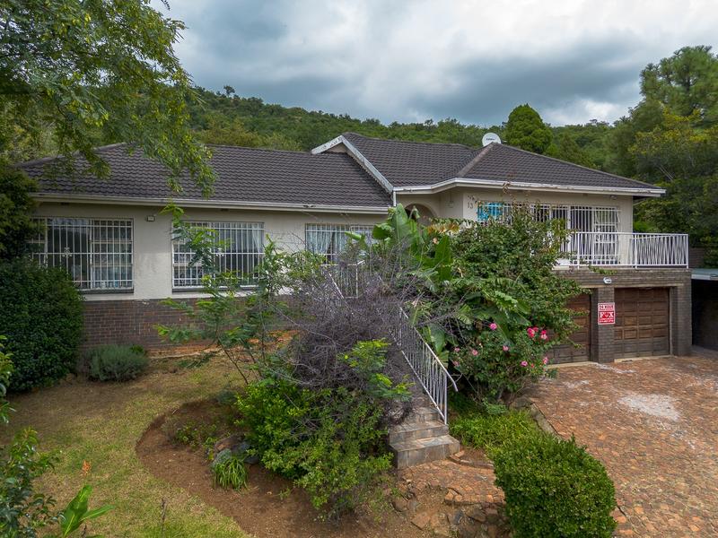 4 Bedroom Property for Sale in Mondeor Gauteng