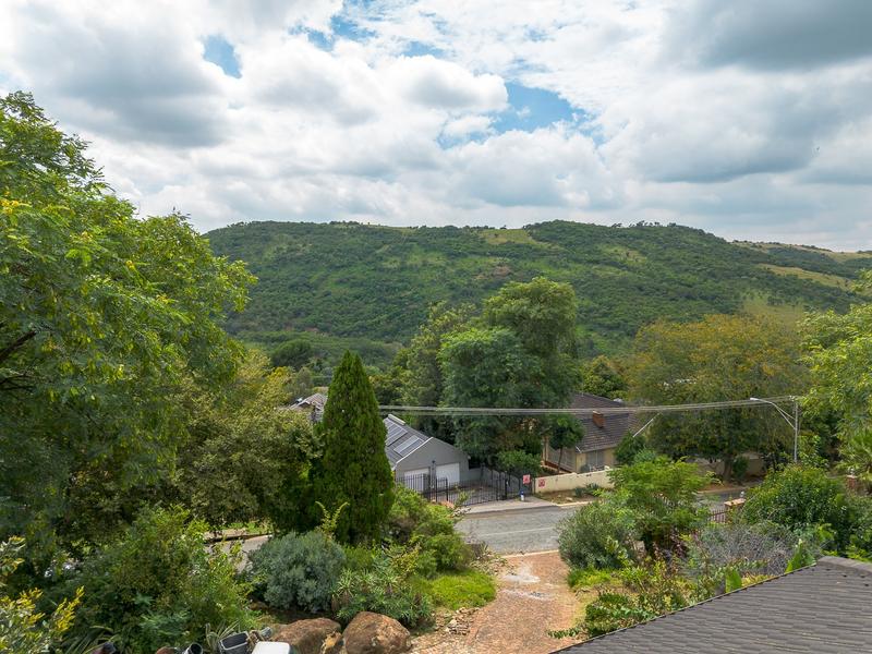 4 Bedroom Property for Sale in Mondeor Gauteng