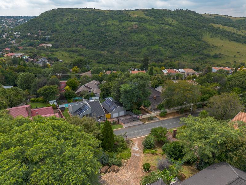 4 Bedroom Property for Sale in Mondeor Gauteng
