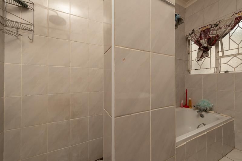 4 Bedroom Property for Sale in Mondeor Gauteng