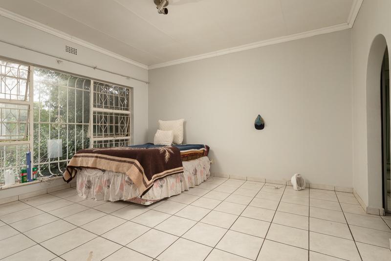 4 Bedroom Property for Sale in Mondeor Gauteng