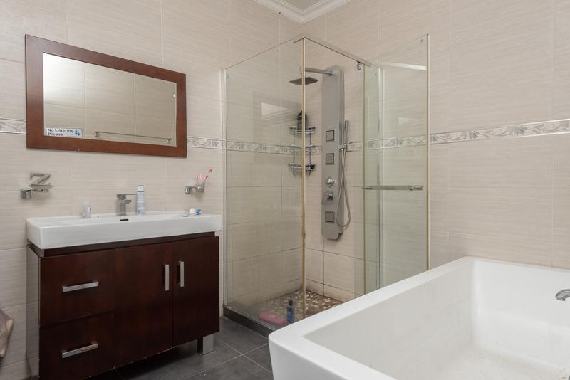 4 Bedroom Property for Sale in Mondeor Gauteng