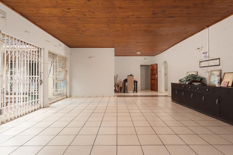 4 Bedroom Property for Sale in Mondeor Gauteng