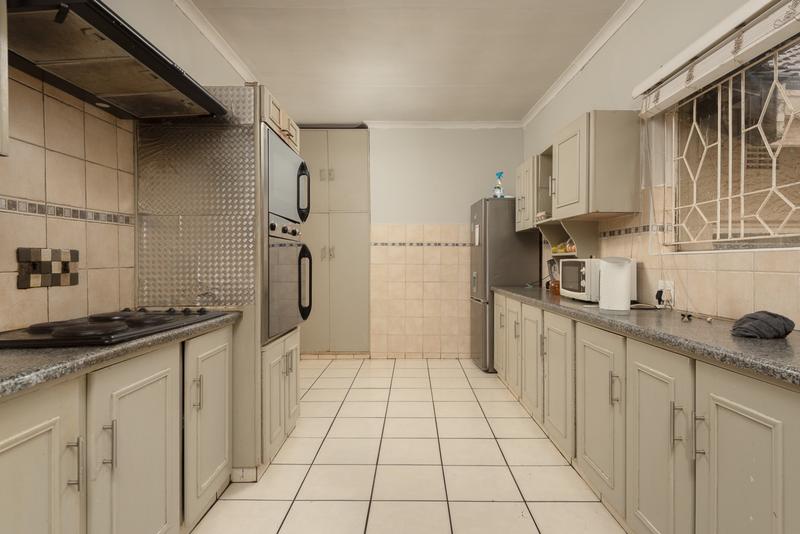 4 Bedroom Property for Sale in Mondeor Gauteng