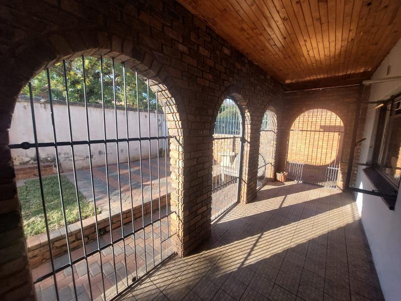 3 Bedroom Property for Sale in Mountain View Gauteng