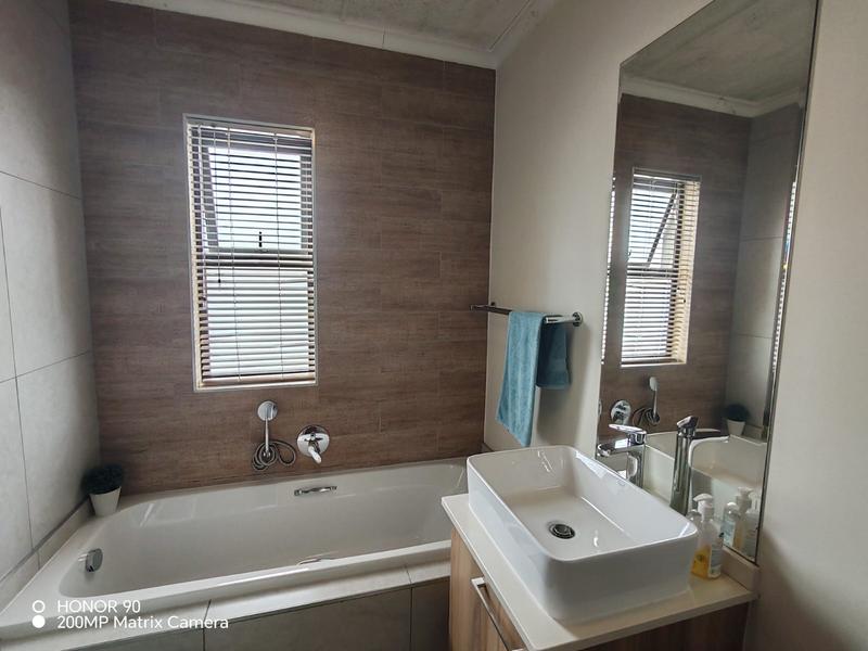 2 Bedroom Property for Sale in Modderfontein Gauteng