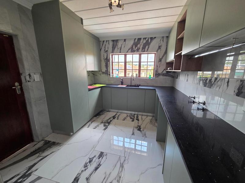 To Let 4 Bedroom Property for Rent in Faerie Glen Gauteng