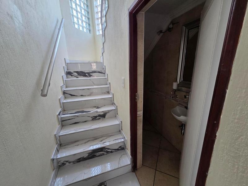 To Let 4 Bedroom Property for Rent in Faerie Glen Gauteng