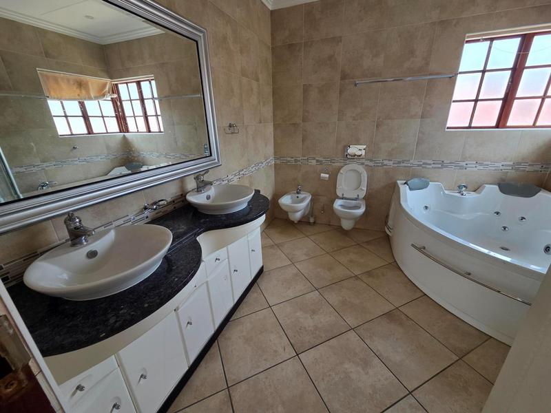 To Let 4 Bedroom Property for Rent in Faerie Glen Gauteng