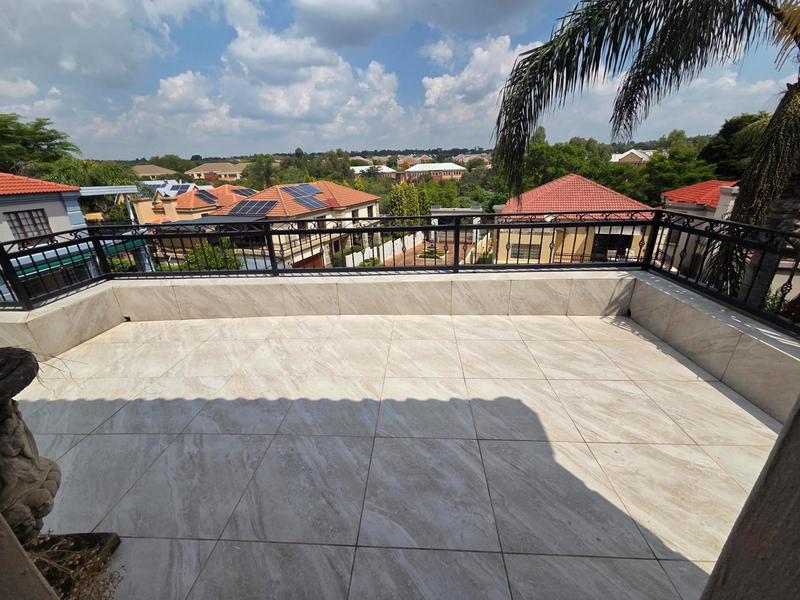 To Let 4 Bedroom Property for Rent in Faerie Glen Gauteng