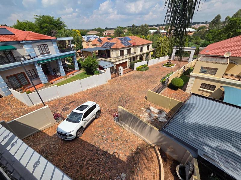 To Let 4 Bedroom Property for Rent in Faerie Glen Gauteng