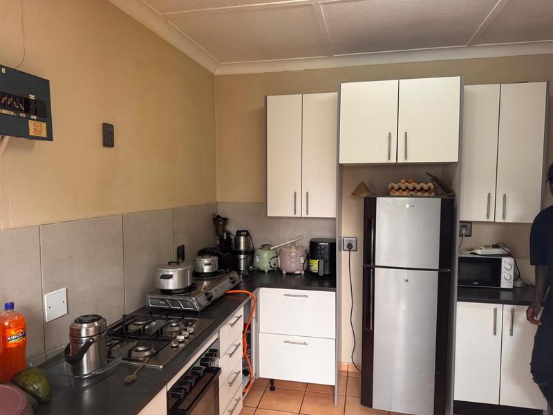 To Let 2 Bedroom Property for Rent in Edenvale Gauteng