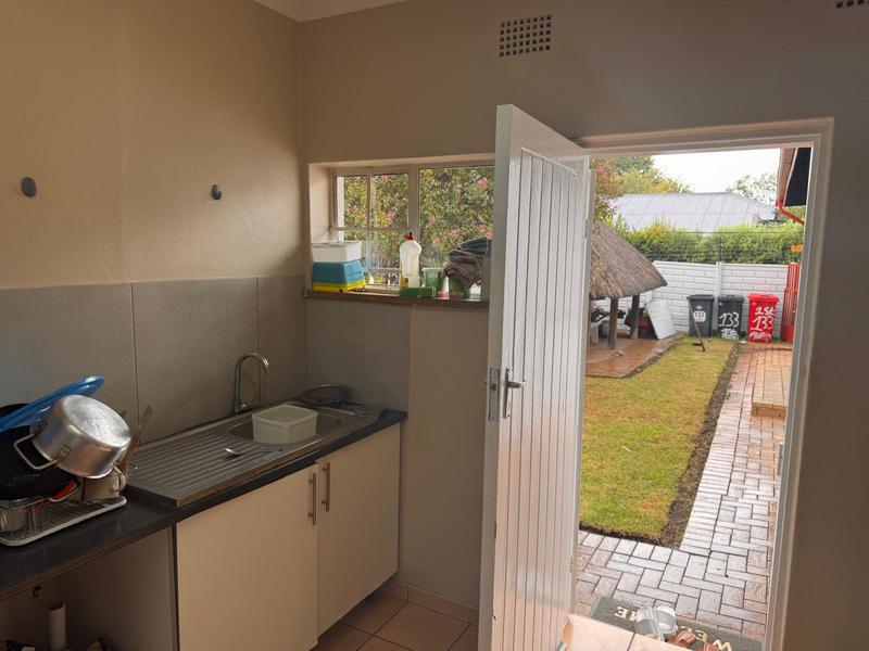 To Let 2 Bedroom Property for Rent in Edenvale Gauteng