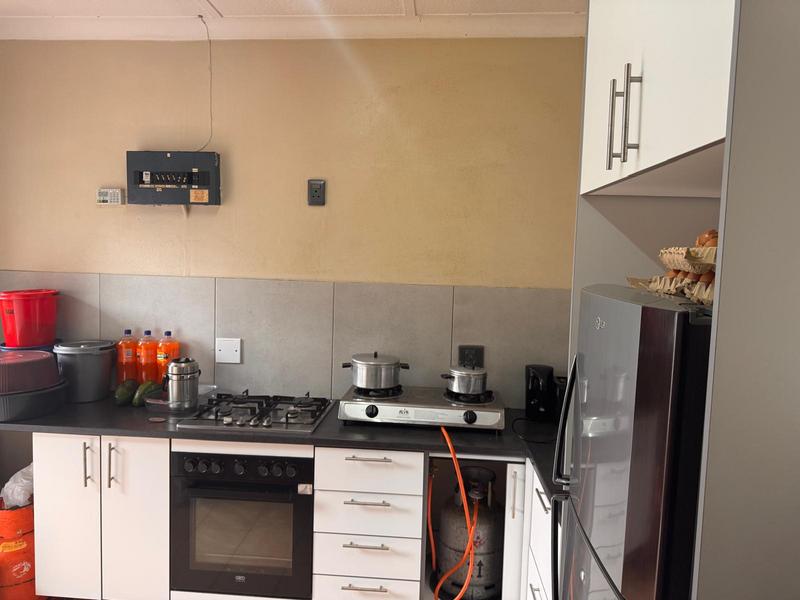 To Let 2 Bedroom Property for Rent in Edenvale Gauteng