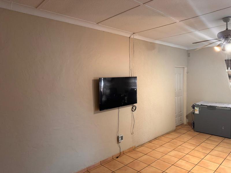 To Let 2 Bedroom Property for Rent in Edenvale Gauteng