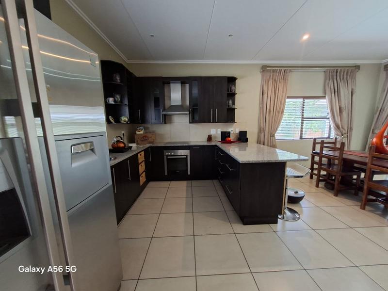 5 Bedroom Property for Sale in Kyalami Hills Gauteng