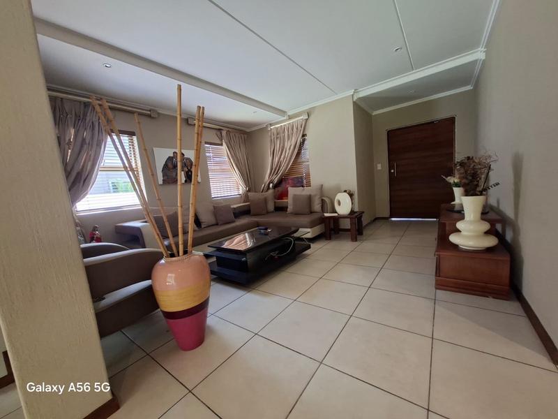 5 Bedroom Property for Sale in Kyalami Hills Gauteng
