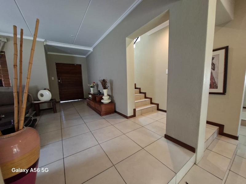 5 Bedroom Property for Sale in Kyalami Hills Gauteng