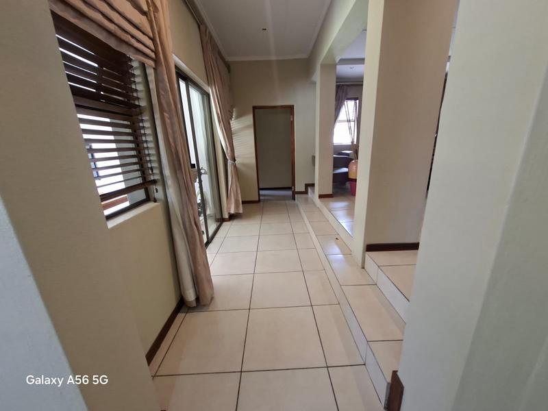 5 Bedroom Property for Sale in Kyalami Hills Gauteng