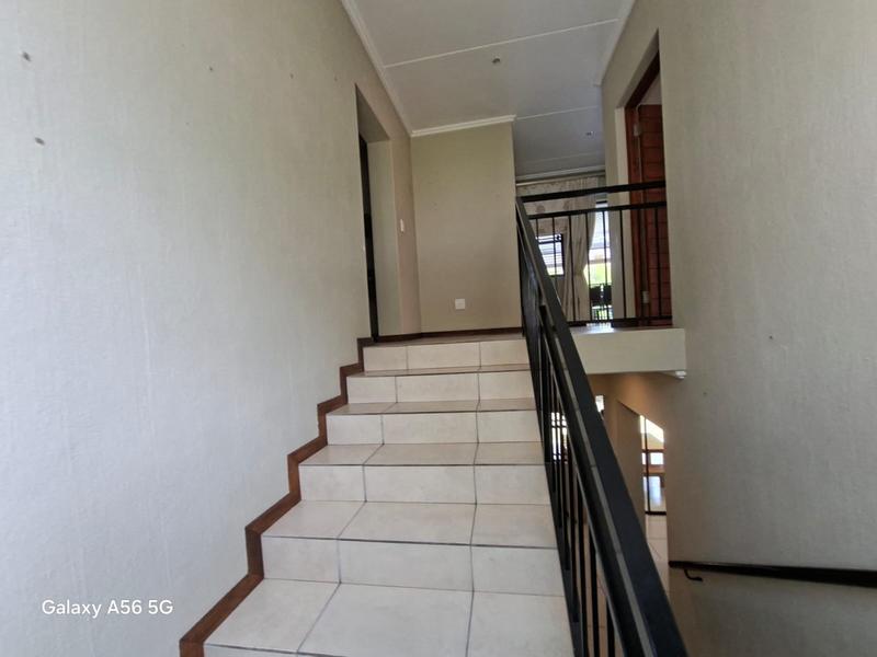 5 Bedroom Property for Sale in Kyalami Hills Gauteng