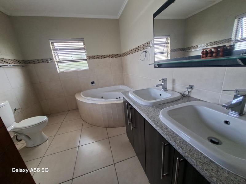 5 Bedroom Property for Sale in Kyalami Hills Gauteng