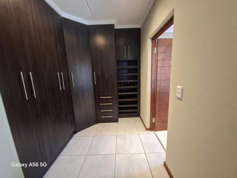 5 Bedroom Property for Sale in Kyalami Hills Gauteng