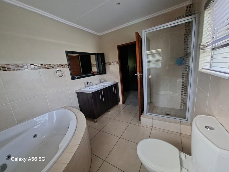 5 Bedroom Property for Sale in Kyalami Hills Gauteng