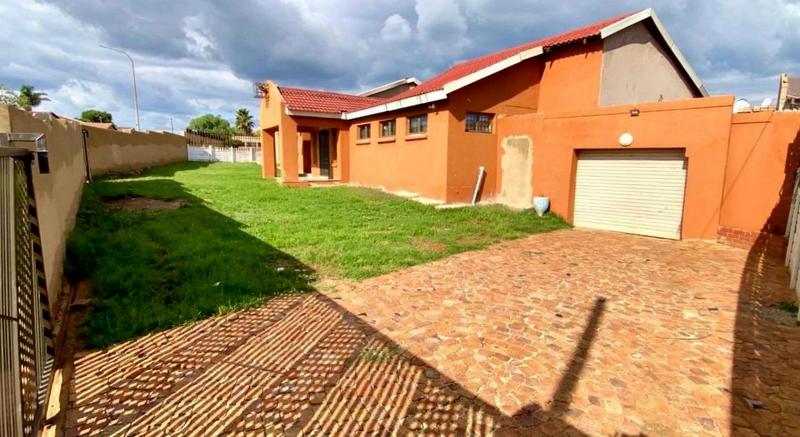 3 Bedroom Property for Sale in Lenasia South Gauteng