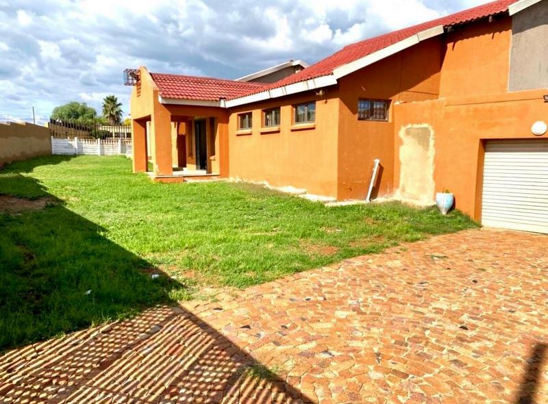 3 Bedroom Property for Sale in Lenasia South Gauteng