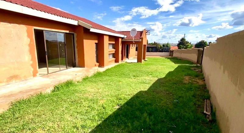 3 Bedroom Property for Sale in Lenasia South Gauteng