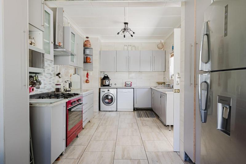 3 Bedroom Property for Sale in Linmeyer Gauteng