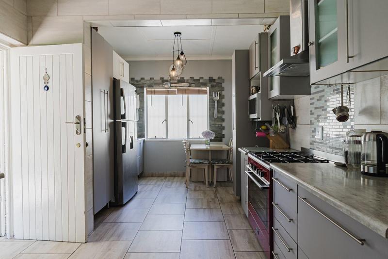 3 Bedroom Property for Sale in Linmeyer Gauteng