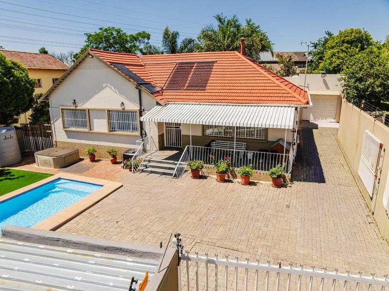 3 Bedroom Property for Sale in Linmeyer Gauteng