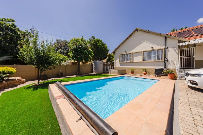 3 Bedroom Property for Sale in Linmeyer Gauteng