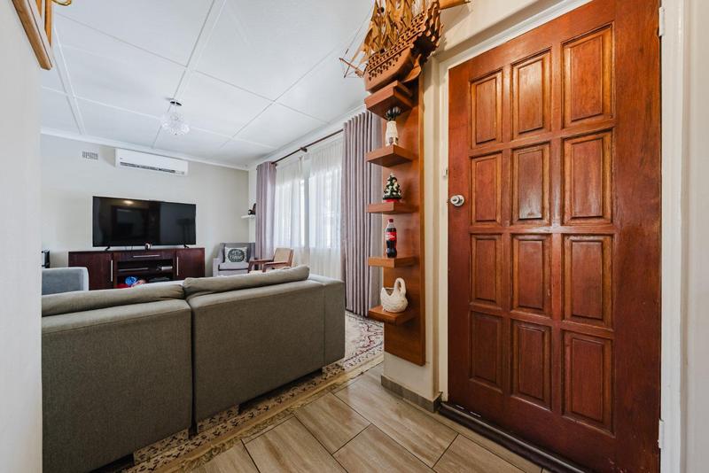 3 Bedroom Property for Sale in Linmeyer Gauteng