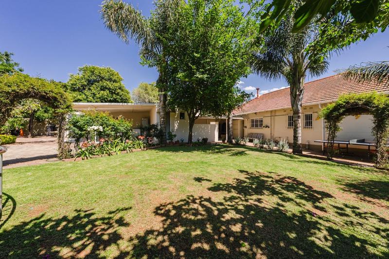 3 Bedroom Property for Sale in Linmeyer Gauteng