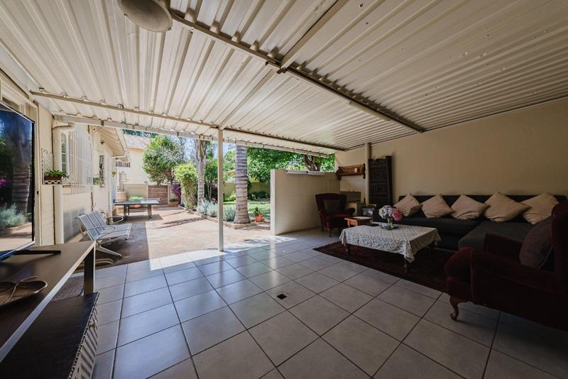 3 Bedroom Property for Sale in Linmeyer Gauteng