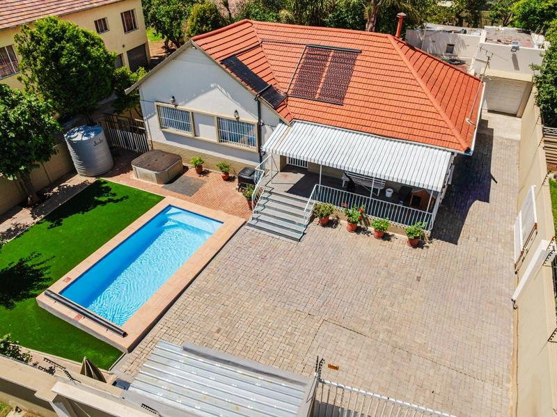 3 Bedroom Property for Sale in Linmeyer Gauteng