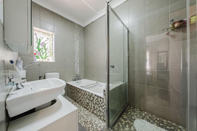 3 Bedroom Property for Sale in Linmeyer Gauteng