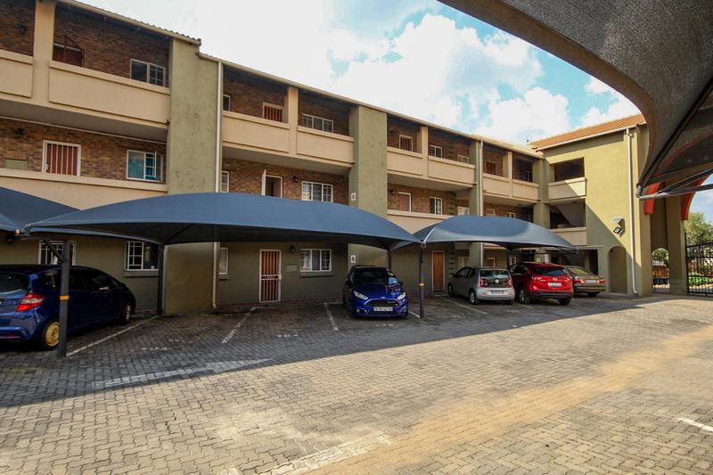 1 Bedroom Property for Sale in Rooihuiskraal North Gauteng