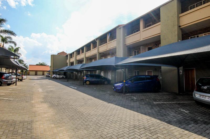 1 Bedroom Property for Sale in Rooihuiskraal North Gauteng