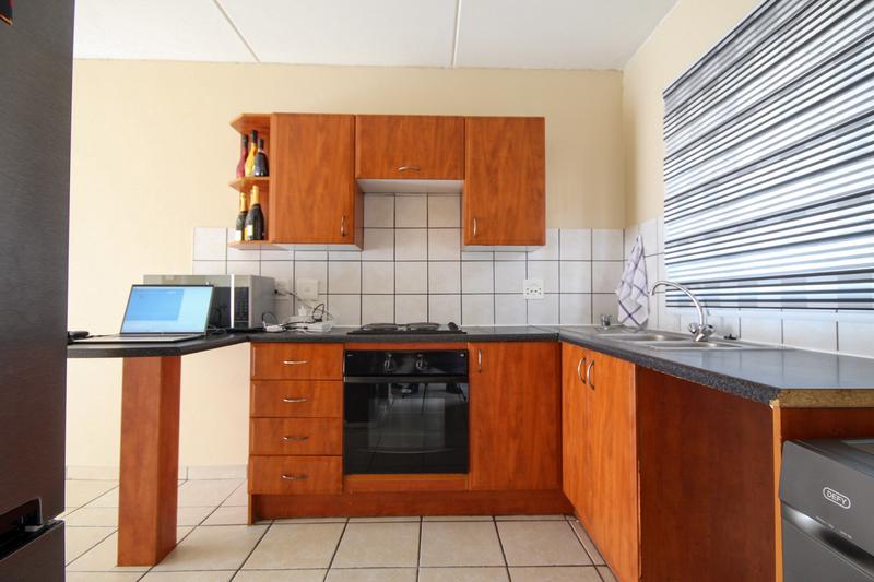 1 Bedroom Property for Sale in Rooihuiskraal North Gauteng