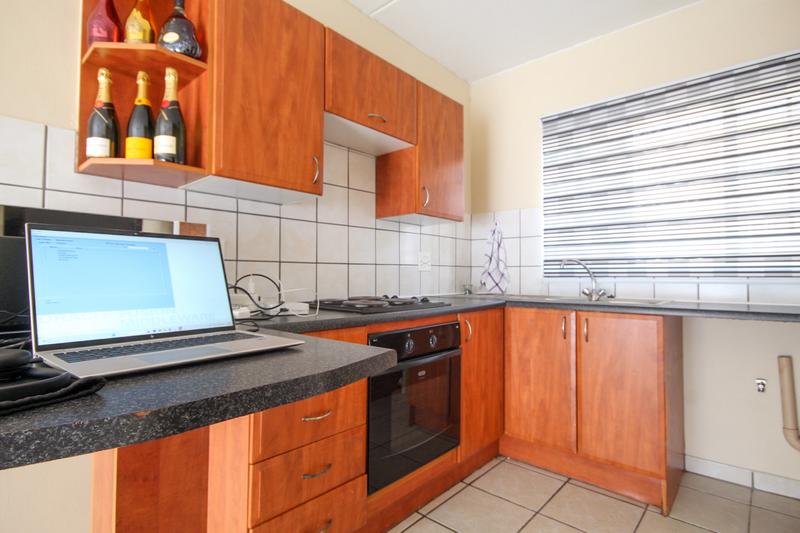 1 Bedroom Property for Sale in Rooihuiskraal North Gauteng