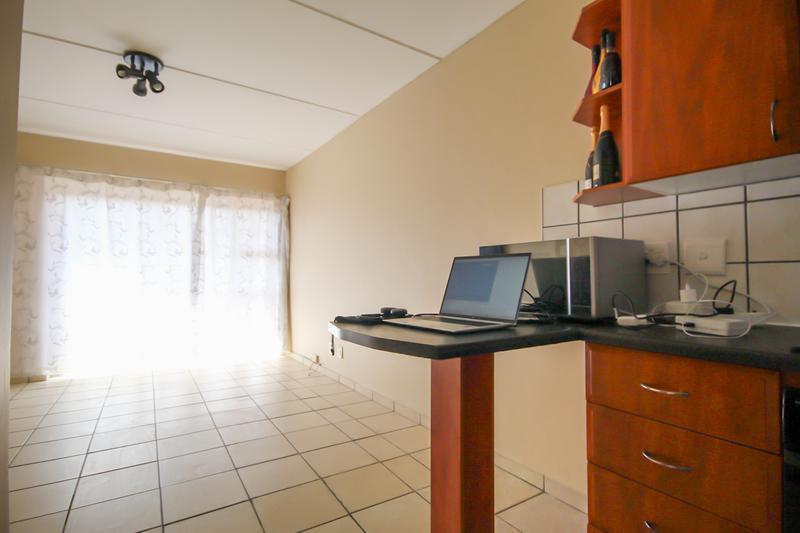 1 Bedroom Property for Sale in Rooihuiskraal North Gauteng